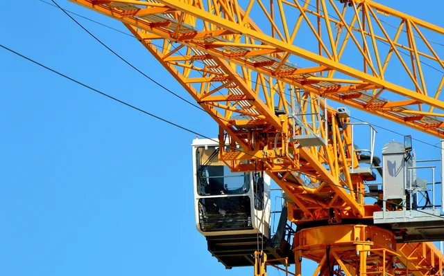 crane, construction crane, load crane, crane arm, lift loads, construction work, construction site, lifting crane, load lifter, heaven, boom, technology, crane boom, to build, crane, construction crane, construction crane, construction work, construction site, construction site, construction site, construction site, construction site. Generalentreprenad eller delad entreprenad: så väljer du