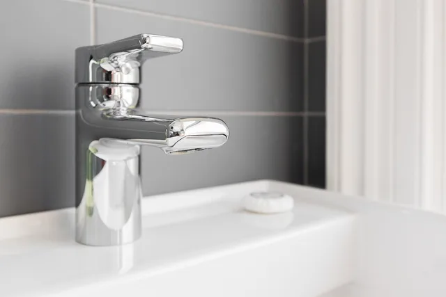 bathroom, faucet, nature, sink, tap water, shower, bathing, water, home, design, interior, hotel, interior design, clean, hygiene, modern, bathroom sink, stainless steel. Ombyggnad av våtutrymmen: krav och fallgropar
