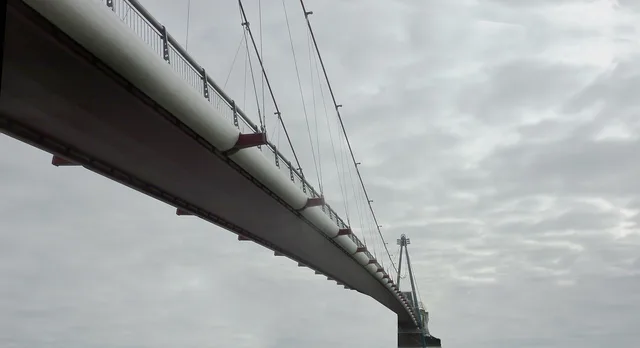 bro, webb, bridge construction, övergången, fotgängare, svartvitt, stålrep, gångbro. Upphandling av byggentreprenad: avtal, former och krav